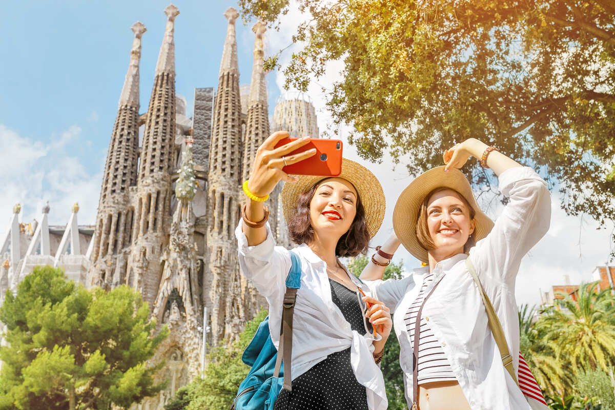 American Airlines Launches Flights To Barcelona As Spain Reopens For All U.S. Travelers