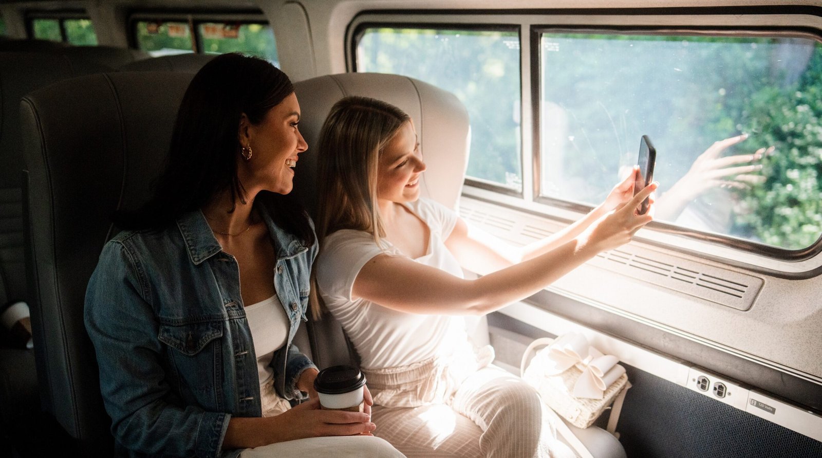 Amtrak Guest Rewards Debuts New Points & Cash Feature